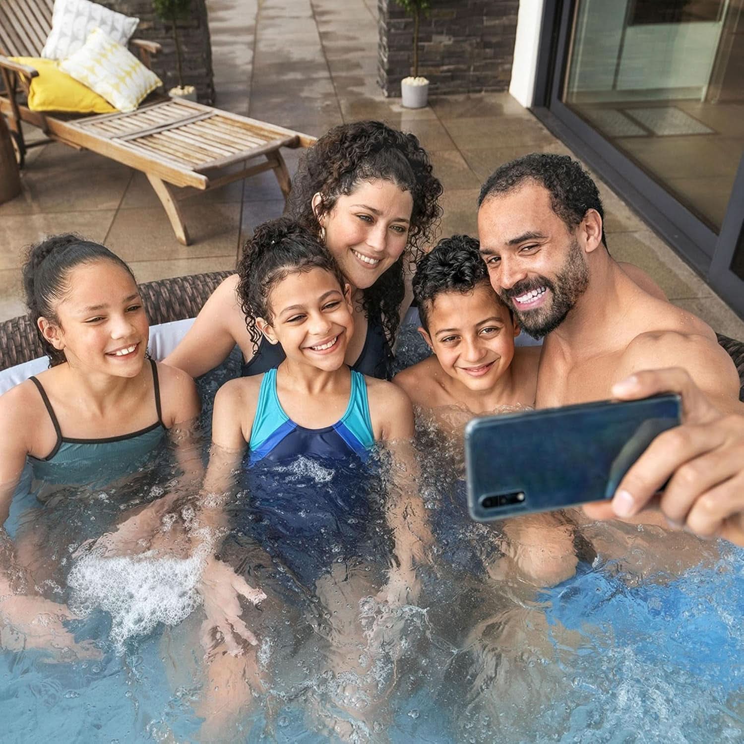 7 Person Round Inflatable Hot Tub With 180 Jets Spa